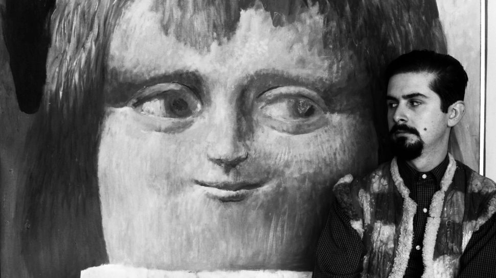 A black-and-white portrait shows Fernando Botero standing beside a large painting of a wide-eyed face with rounded features.