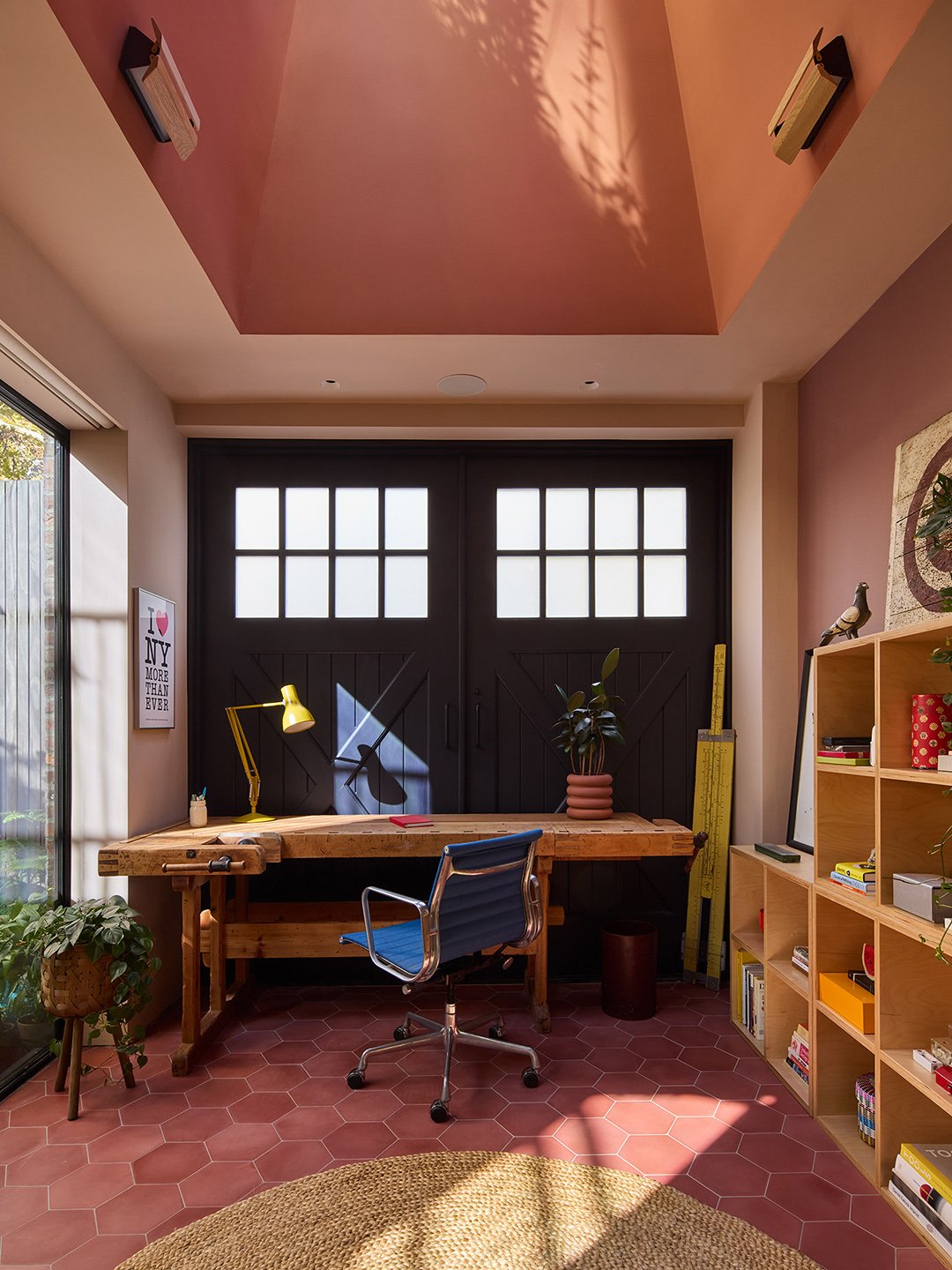 office with pink walls