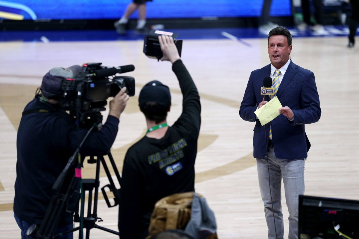 Karl Ravech, Tom Pelissero among ESPN layoffs in latest round of cuts: Sources