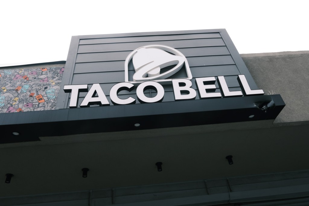 Taco Bell offers $1 lettuce-free enchirito to win back customers – The Oakland Press
