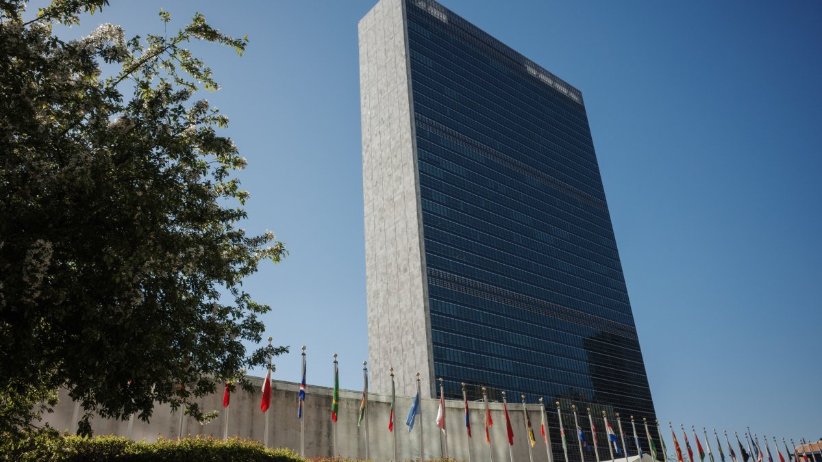 Man with Tibetan flag dies after setting himself on fire near UN – NBC New York
