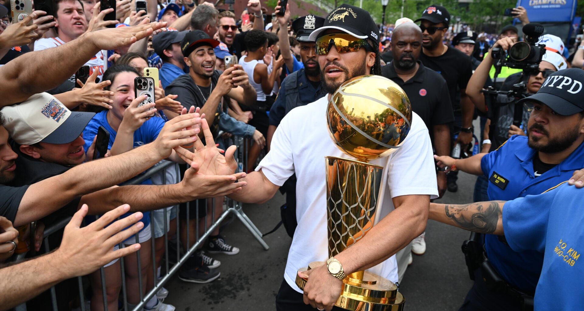 Jalen Brunson walked into a club with no problem while Brooklyn Nets player got checked behind him