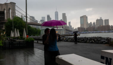 Thunderstorm threats force cancellation of 100s of NYC flights