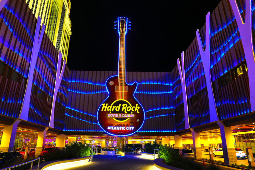 Bronx, N.Y. man wins $174,708 jackpot with $5 bet on Triple Diamond slot machine at Hard Rock