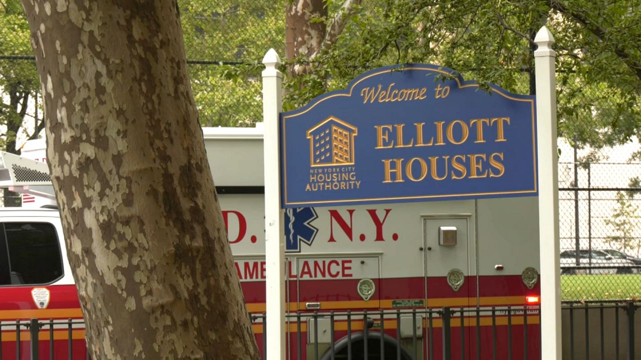 elliot houses