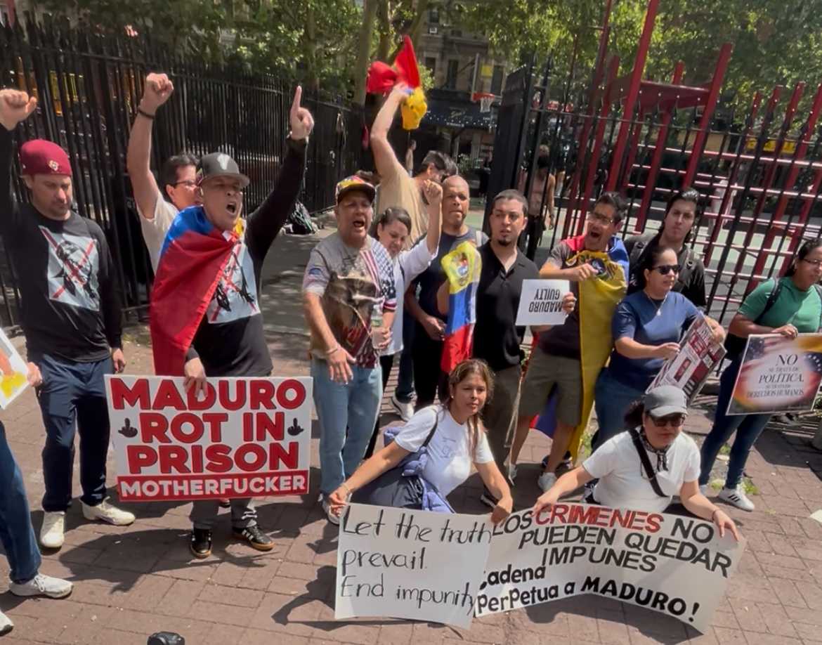 Protesters both for and against deposed Venezuelan despot Nicolas Maduro were seen outside the Manhattan federal courthouse.