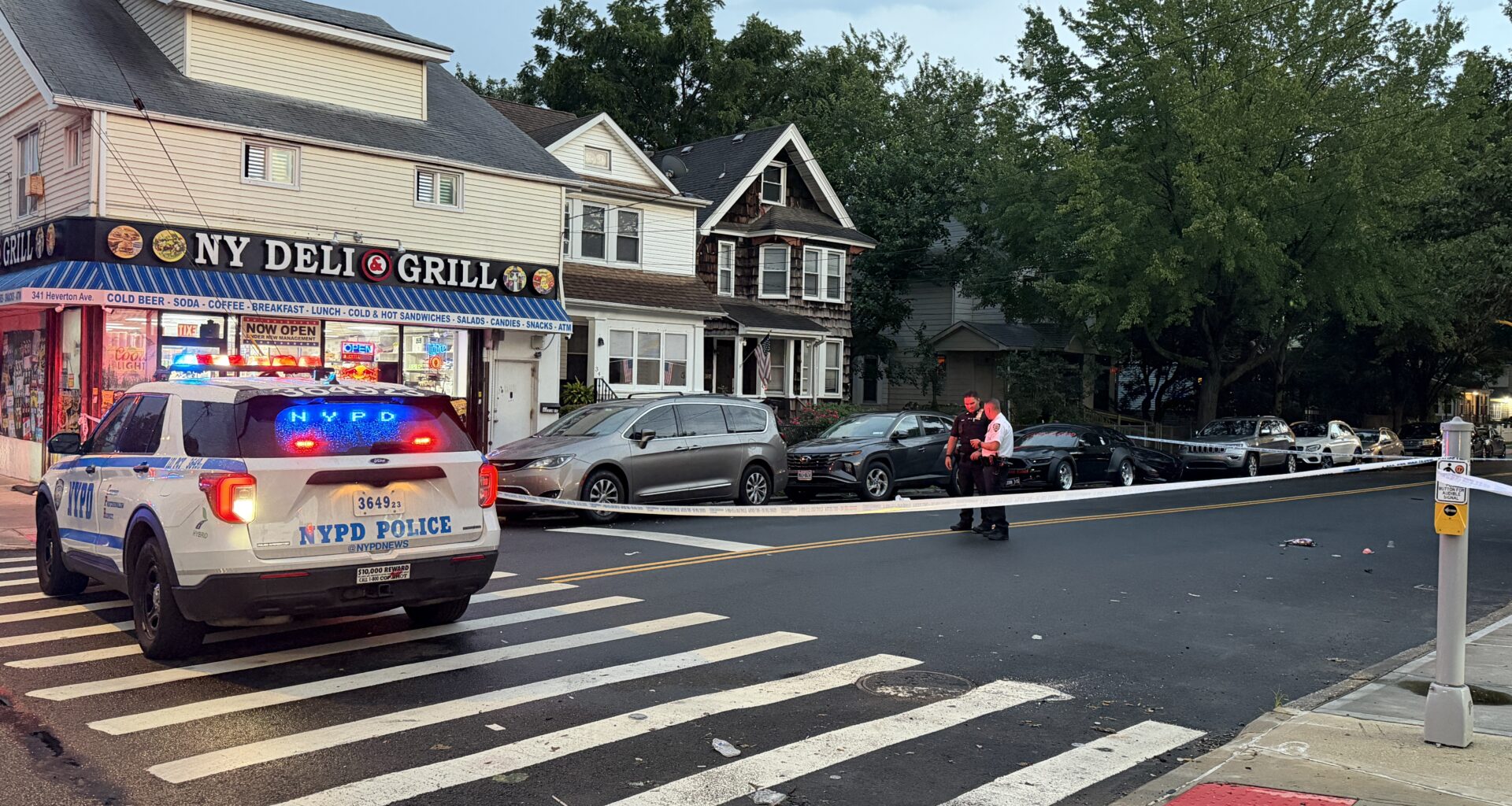 Man, 20, repeatedly stabbed outside Staten Island home