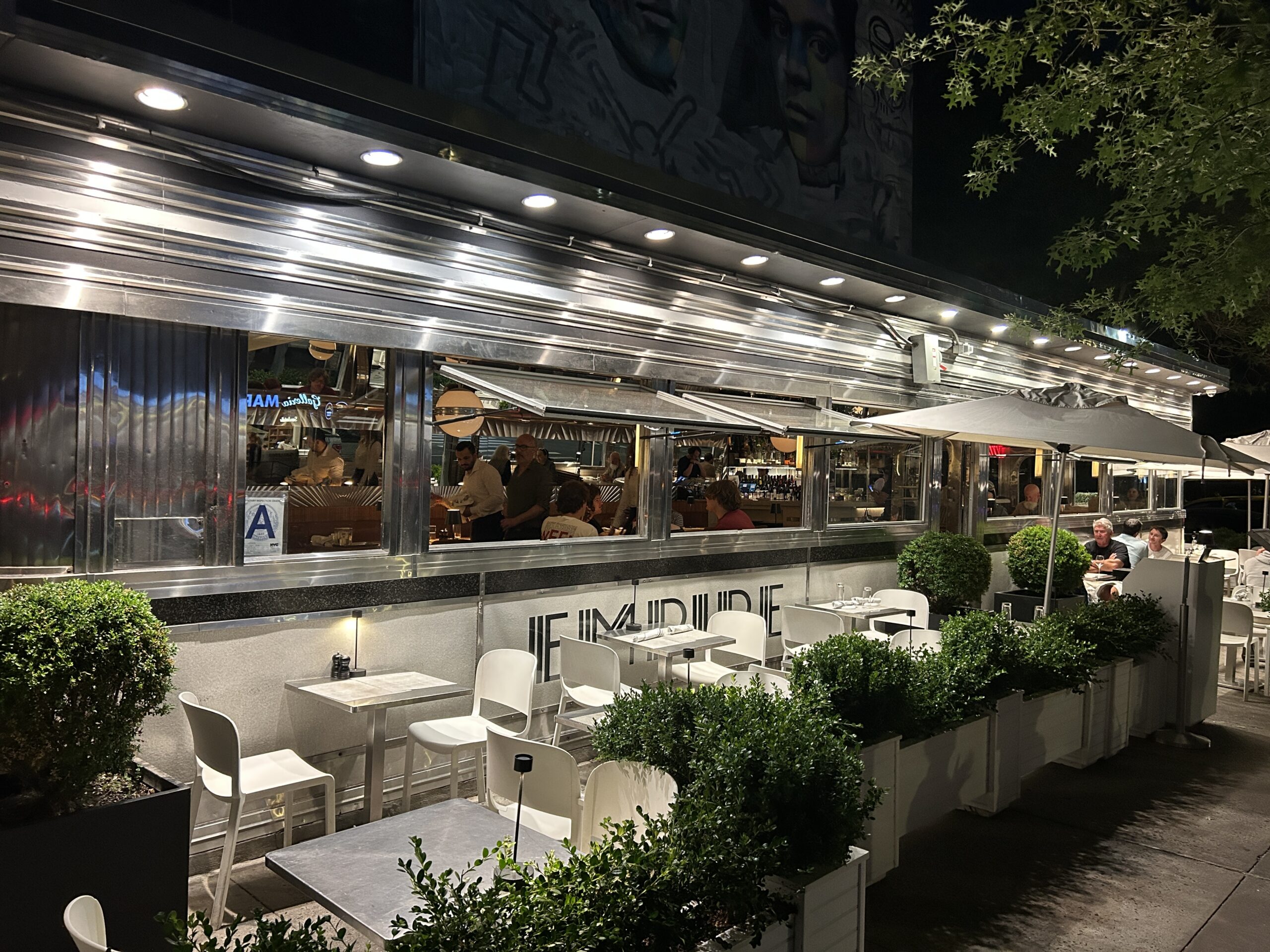 210 Tenth Ave, Empire Diner