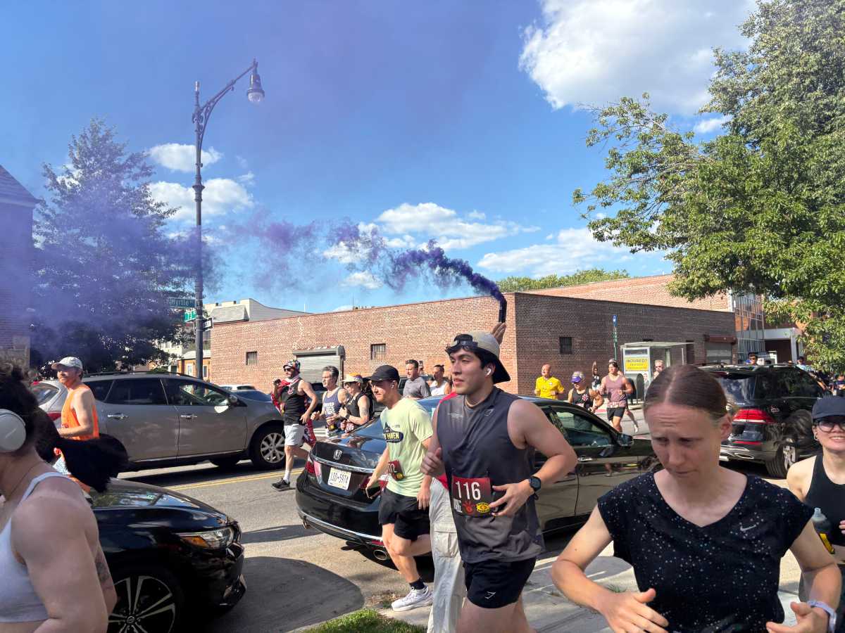 Hundreds of runners raced across boroughs at Brooklyn Queens Brewery Express Half Marathon – QNS