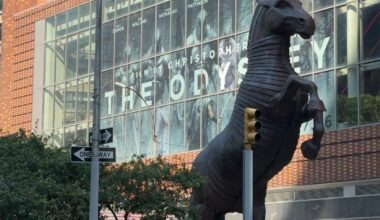 Trojan horse installed in NYC ahead of ‘The Odyssey’ premiere – NBC New York