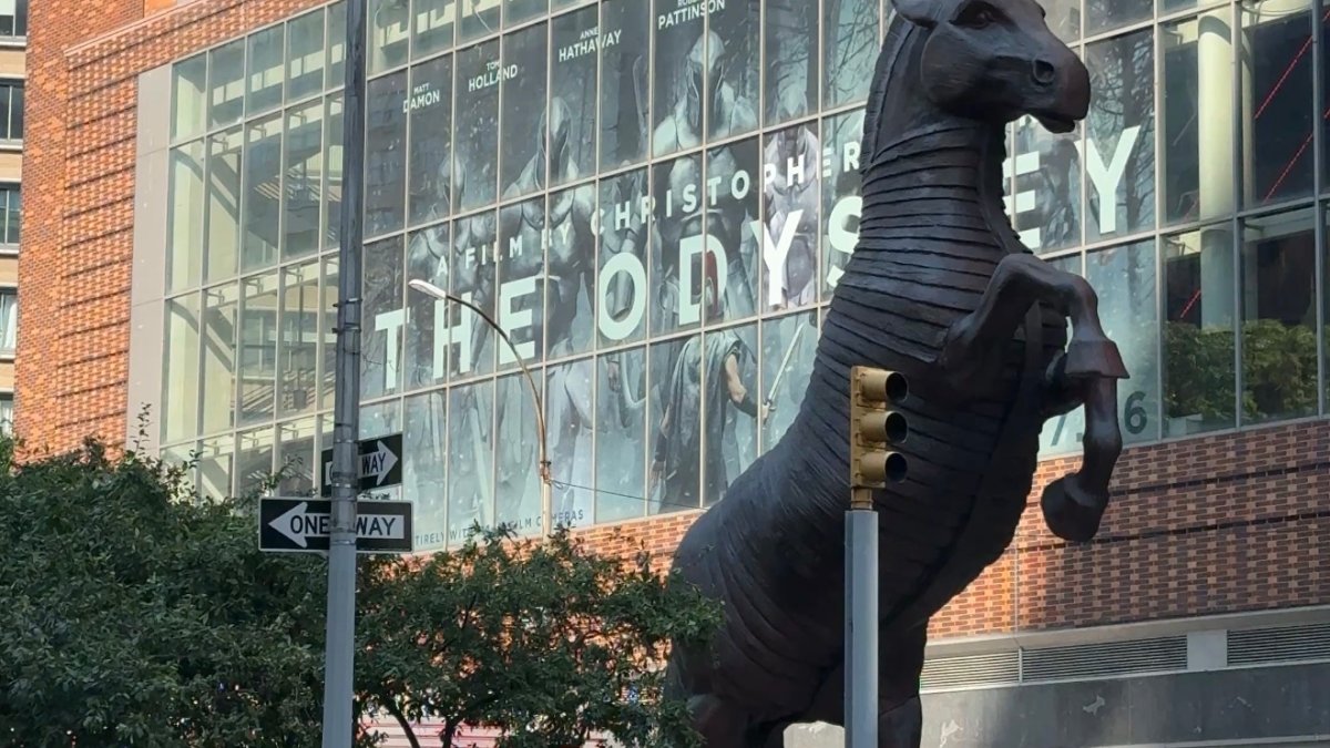 Trojan horse installed in NYC ahead of ‘The Odyssey’ premiere – NBC New York