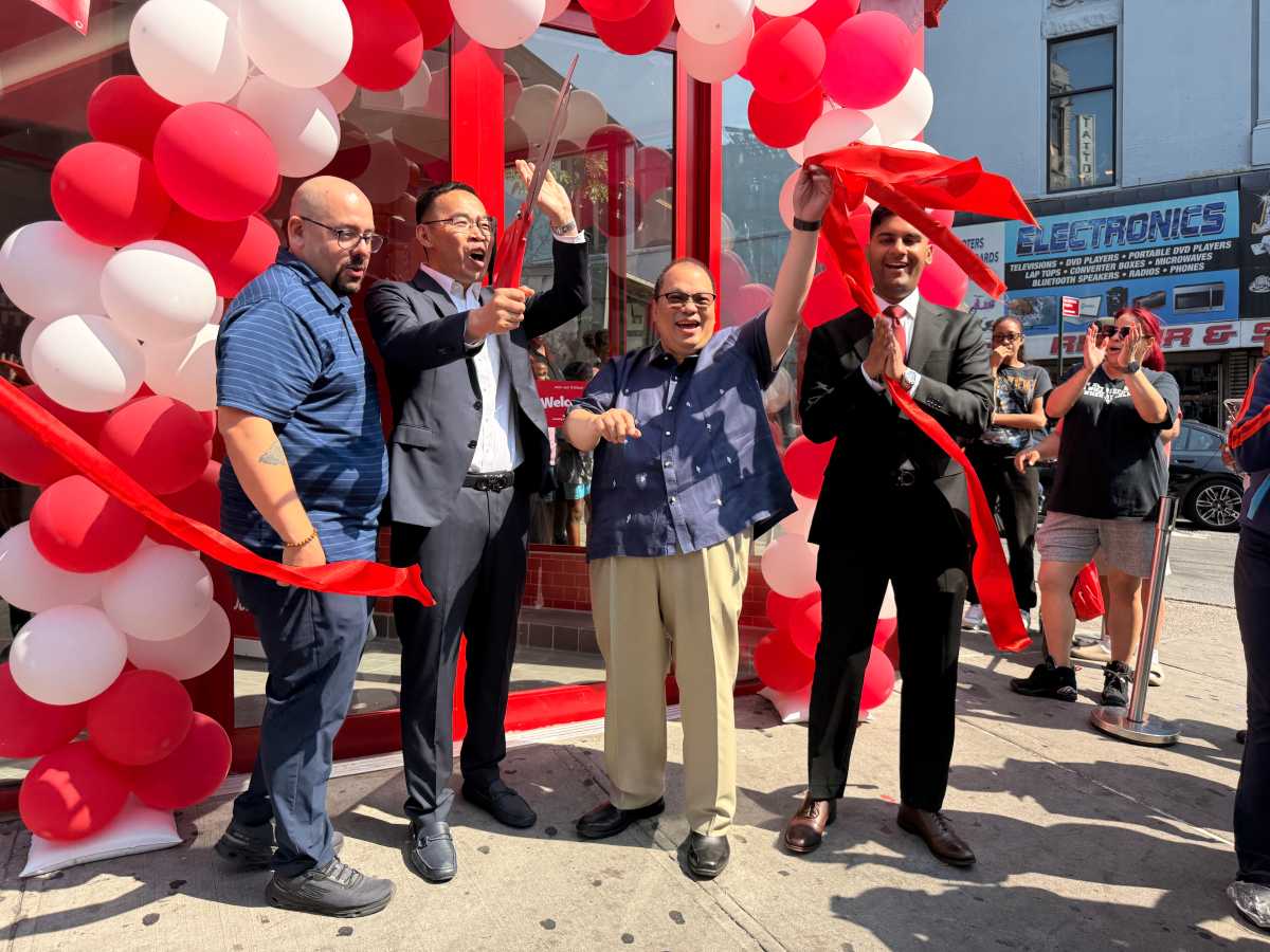 Filipino fast-food chain Jollibee opens its first Bronx location in The Hub – Bronx Times