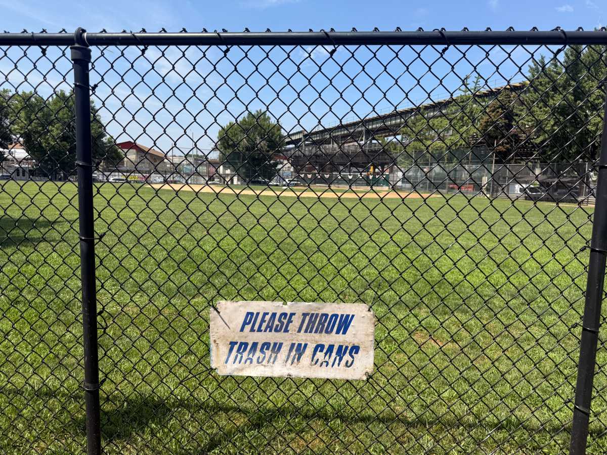 Pelham Bay Little League calls for city action over drug use, encampments around Westchester Avenue fields – Bronx Times