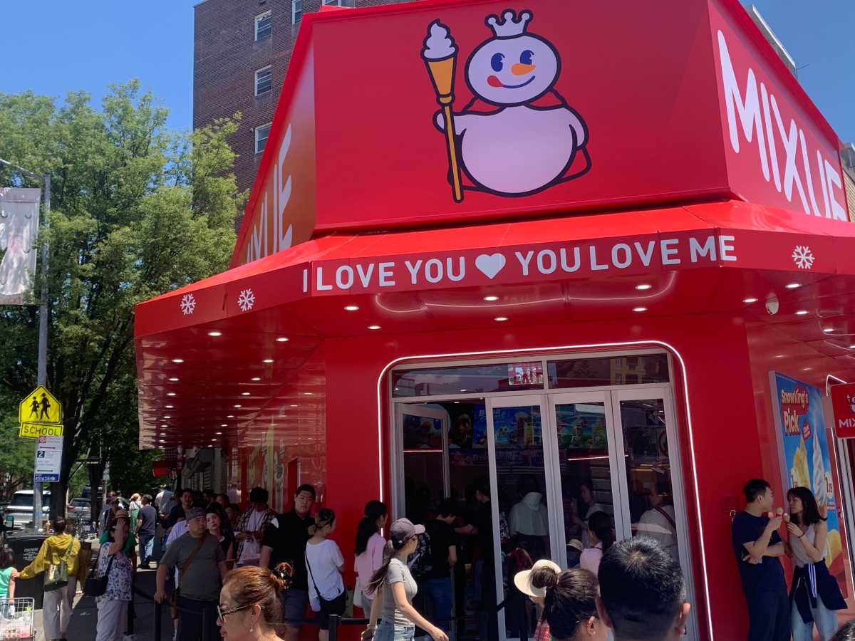 Popular fast food chain Mixue opens in Flushing – QNS