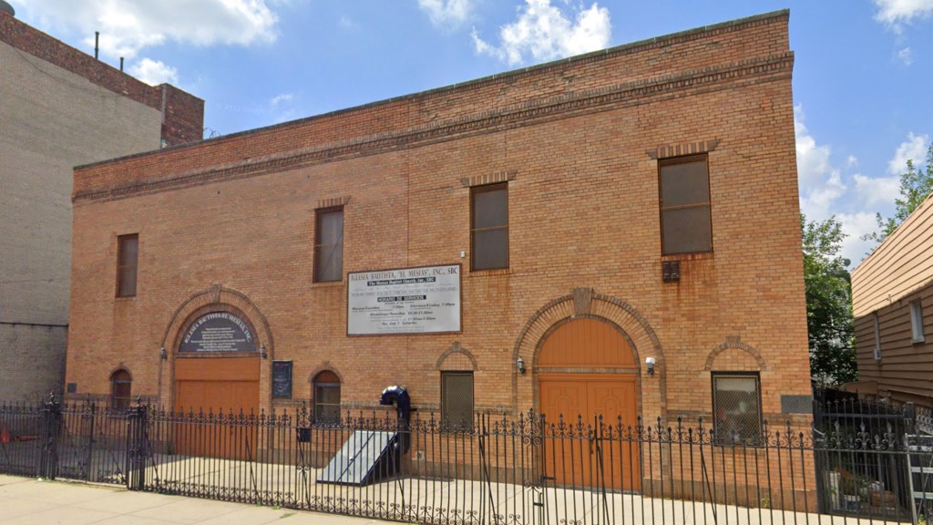 Man arrested for tossing Molotov cocktails at 2 Queens churches