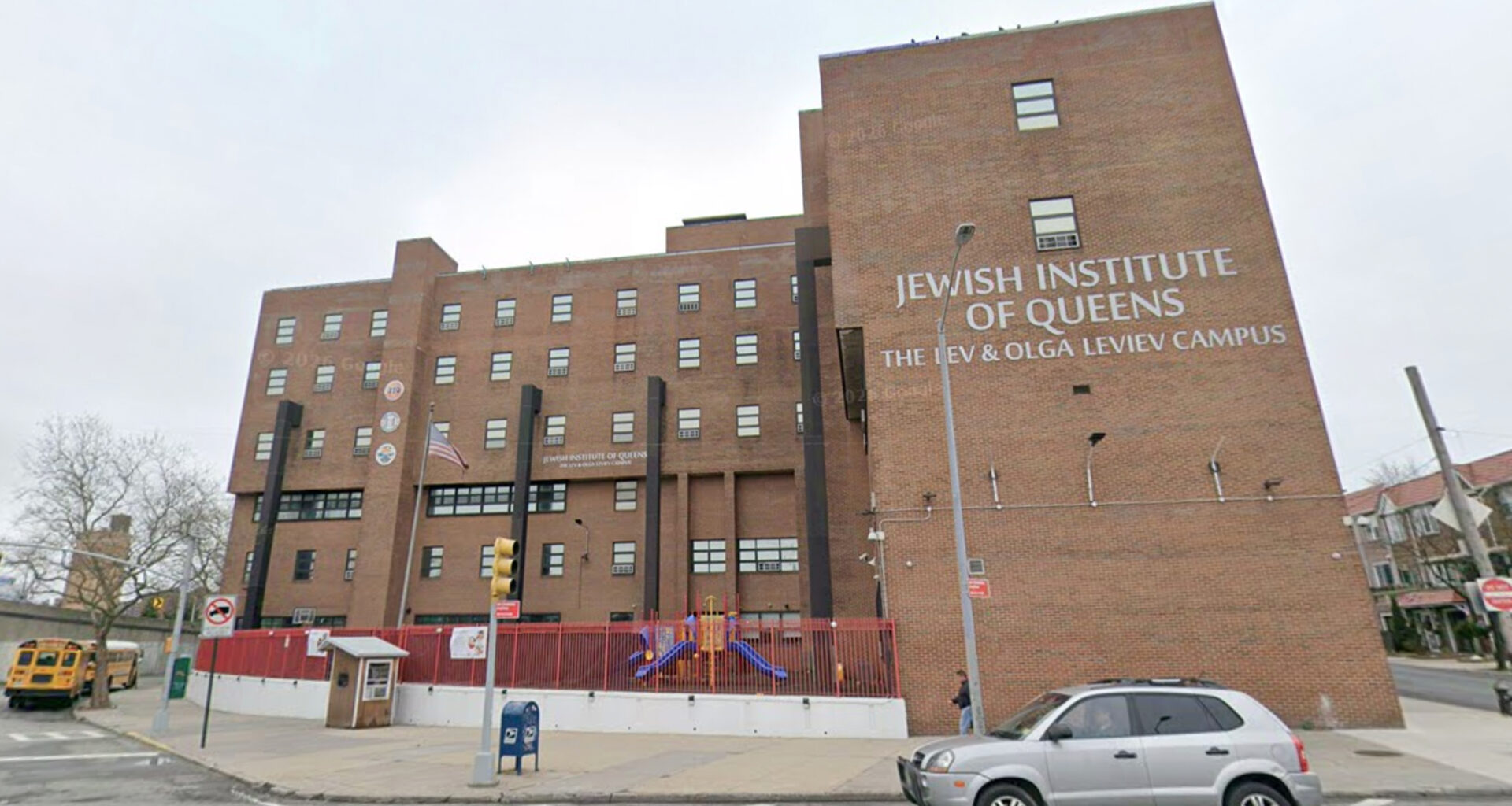 Hammer-wielding man assaults 8-year-old at Jewish school in Queens