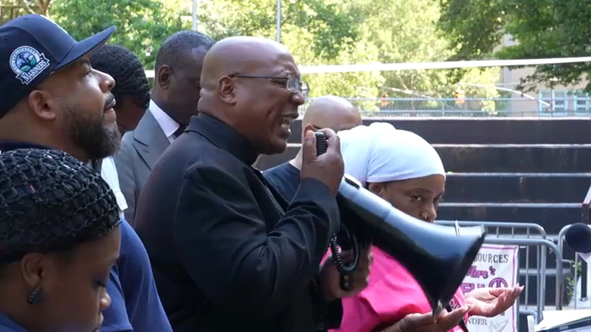 Calls to “interrupt” violence at vigil for slain basketball star – NBC New York