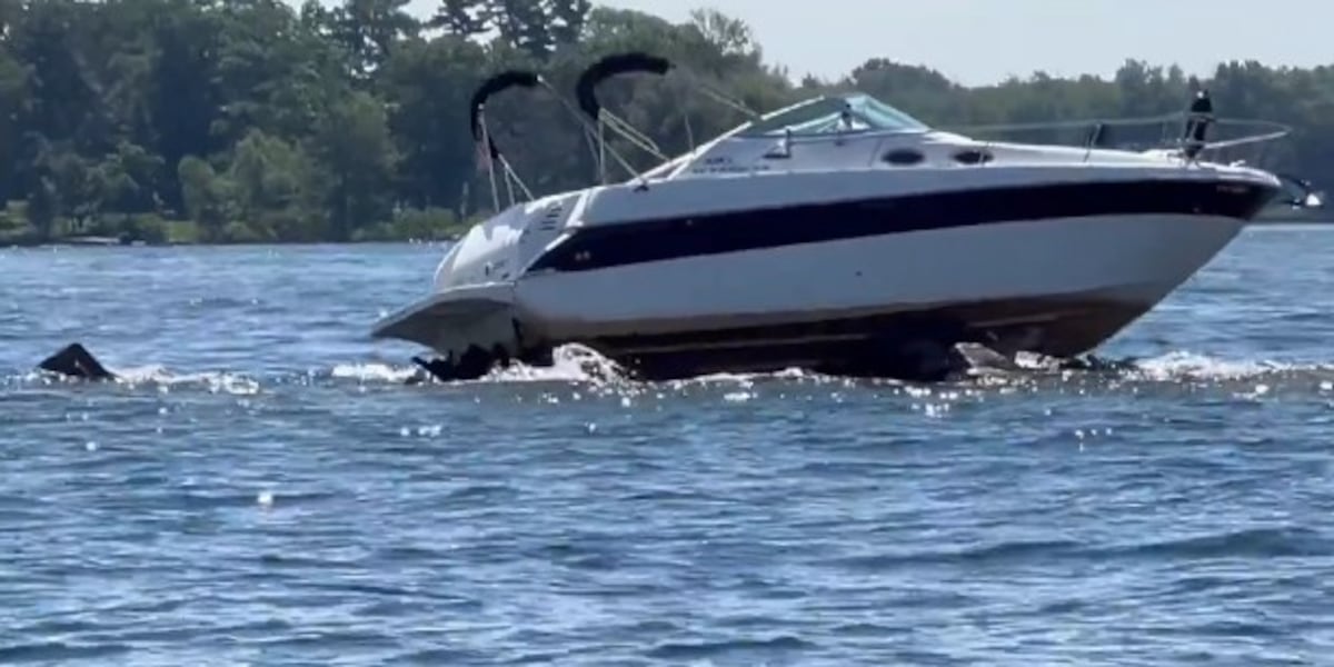 Boat hits shoal in St. Lawrence River, 2 hospitalized