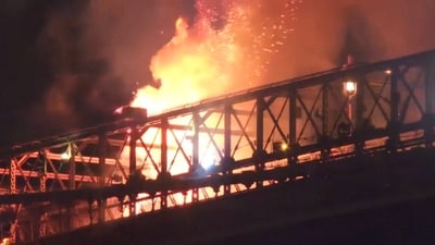 In this image taken from video, a fire breaks out on the Brooklyn Bridge in New York during the city's fireworks celebration on Saturday, July 4, 2026. (AP Photo/Aron Ranen) (AP Photo/Aron Ranen)