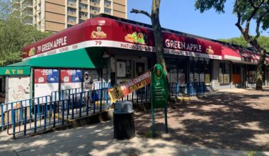 Brooklyn Heights neighborhood grocery, deli and produce market All in One Deli Mart, fondly known as Peas N’ Pickles, has closed its doors. Photo: Mary Frost/Brooklyn Eagle