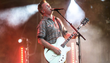 Listen to Queens Of The Stone Age’s country-inspired new…
