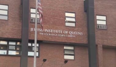 Student shoved into wall at Queens school by hammer-wielding man – NBC New York