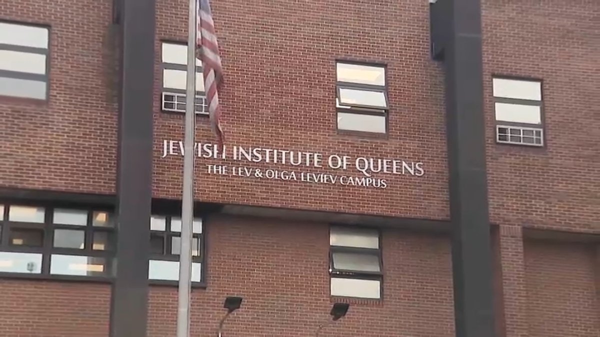 Student shoved into wall at Queens school by hammer-wielding man – NBC New York