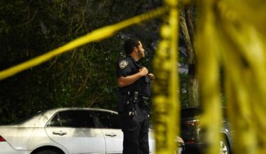 Bronx shooting: Cops seek suspect who killed man near liquor store