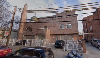 Masked man arrested by NYPD for pulling BB pistol during Queens mosque prayer service