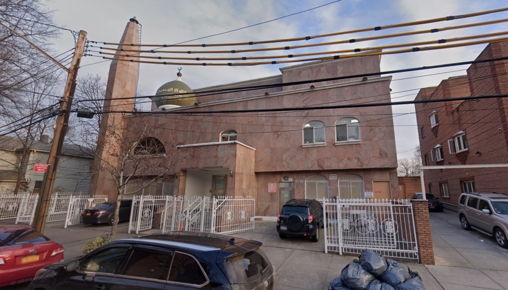 Masked man arrested by NYPD for pulling BB pistol during Queens mosque prayer service