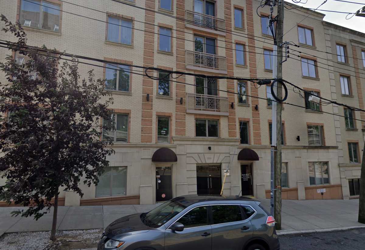 Bronx apartment building where woman died as a result of unlicensed doctor's procedure