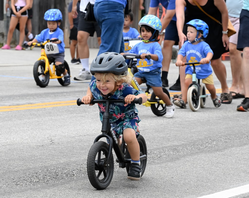 Bicyclists take over city streets at 63rd Manhattan Beach Grand Prix – Daily Breeze