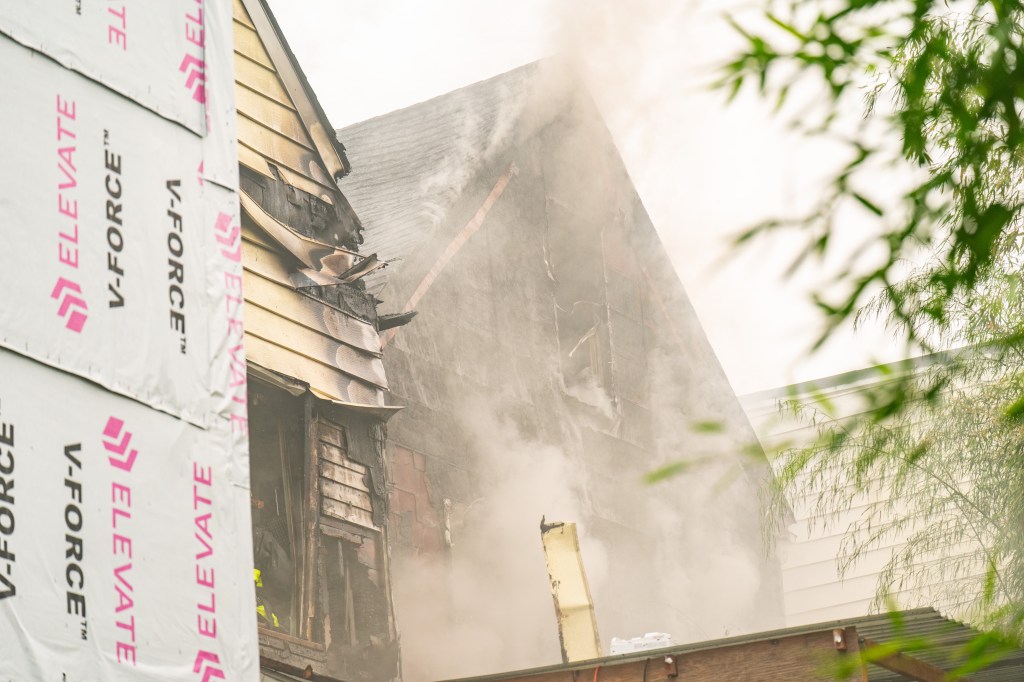 Mattress fire sparks 'punishing' inferno that destroys 2 Bronx homes; 5 firefighters hurt