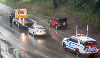 Hundreds without power in Queens, some flights still delayed in aftermath of storm, floods