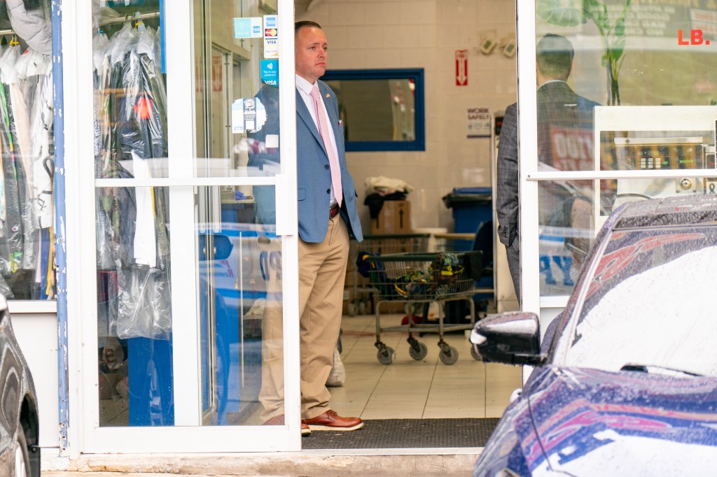 NYPD arrests suspect in Brooklyn laundromat killing; shooter may have used air tag to track victim: sources