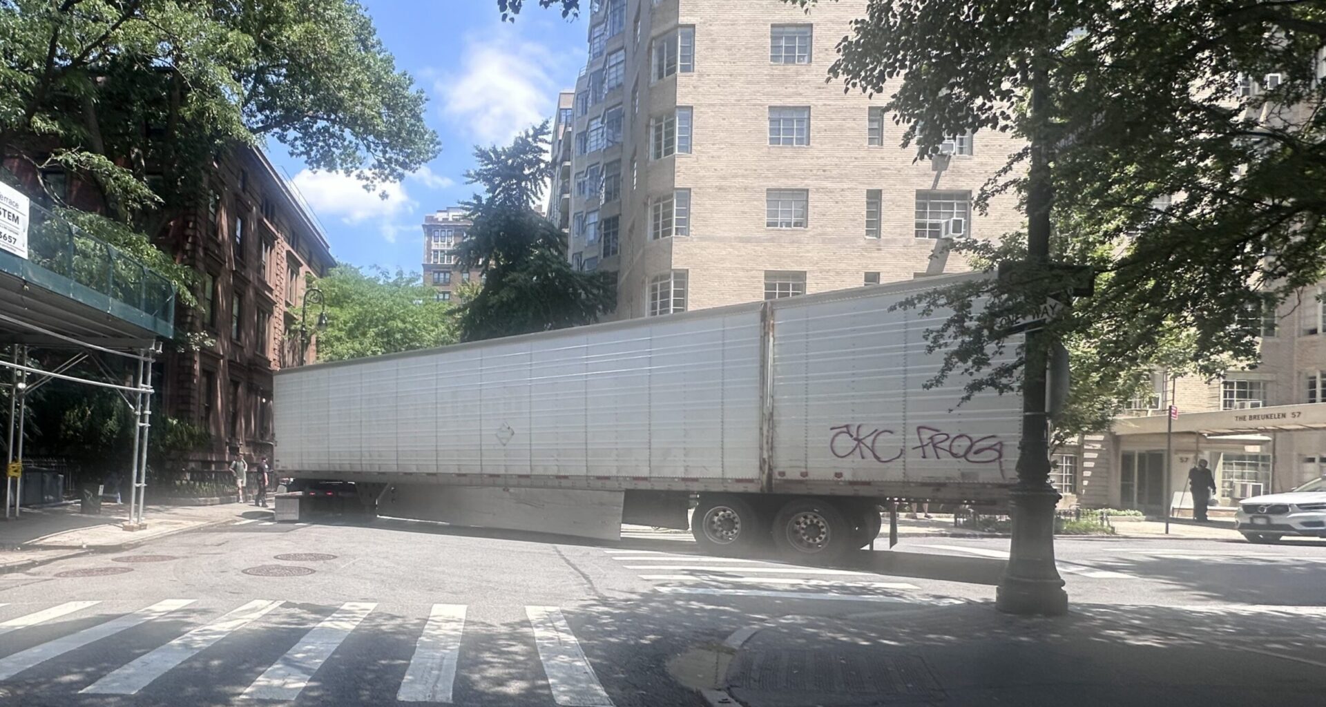 Brooklyn Heights resident Timmy Daniels shared photos of an oversized semi-trailer that became wedged in an intersection for more than 1.5 hours on Sunday. Photos: Timmy Daniels