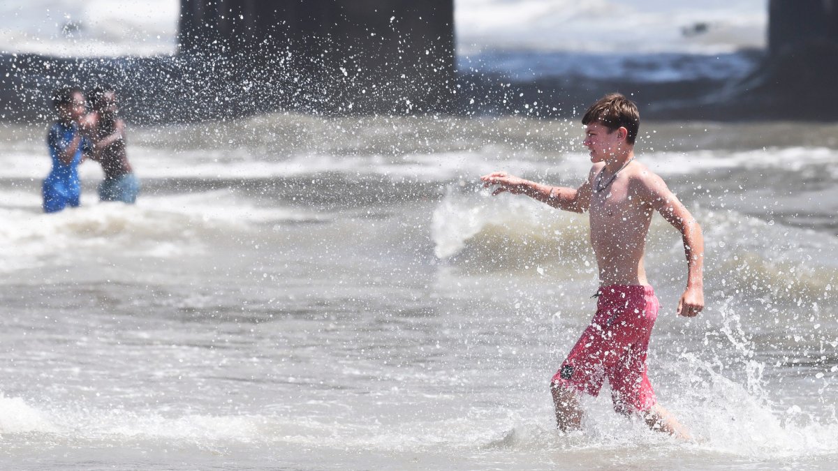 What NYC, Long Island, NJ, Westchester beaches are closed today – NBC New York