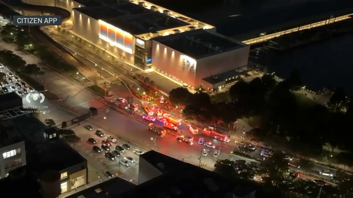 Divers rescue person from Hudson River in Hell’s Kitchen – NBC New York