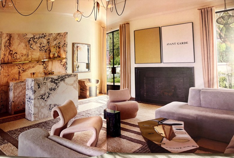 Ever increasingly in New York these days, one can see more and more kitchens integrated into the living room. But none so seamlessly as Hollywood designer Brigette Romanek’s brilliant onyx bar done for Gwyneth Paltrow, that’s more impressive even than the subdued fireplace.