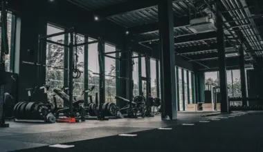 Manhattan retail vacancies hit a record low as boutique gyms and wellness brands land major leases and reshape retail demand.