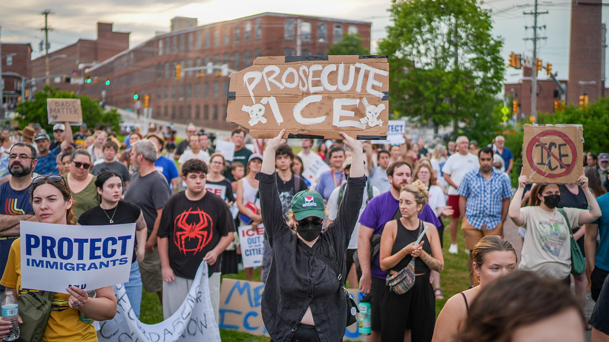 Anti-ICE crowd