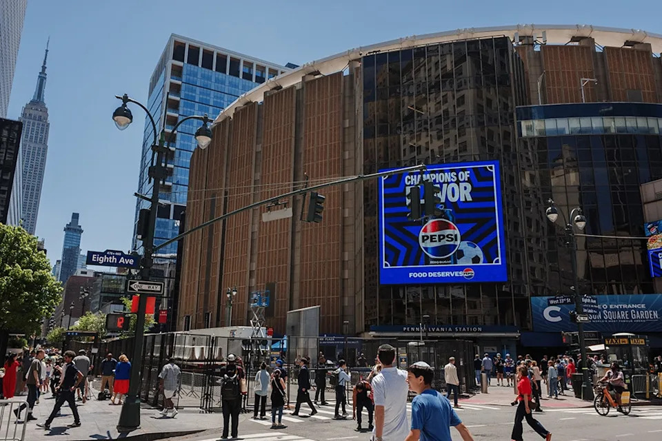 <p>Do people <em>get</em> married at Madison Square Garden?</p>