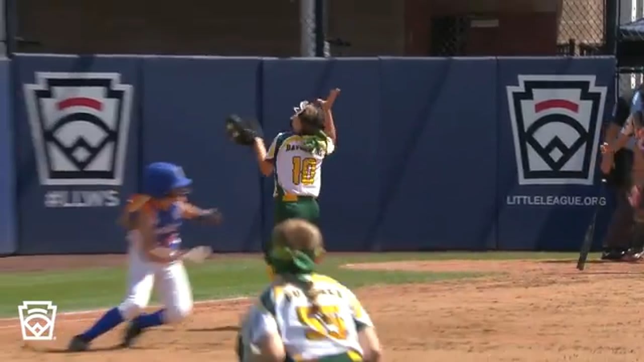 Brooklyn Davenport's clever play - Little League