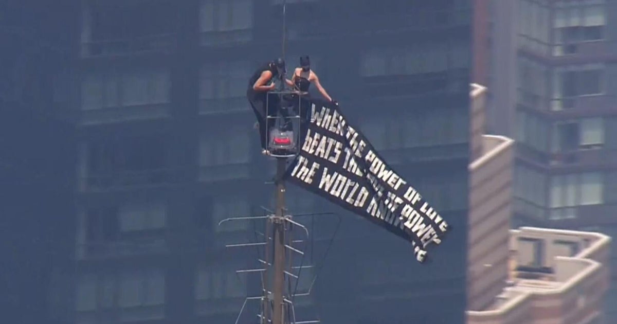 Couple that stunned NYC by climbing Empire State Building could face prison time