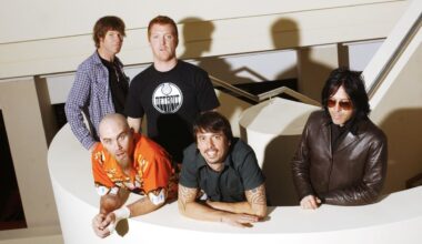 QUEENS OF THE STONE AGE, 2002: Top Row Mark Lanegan, Josh Homme, Bottom row from left Nick Oliveri, Dave Grohl, Troy Van Leeuwen