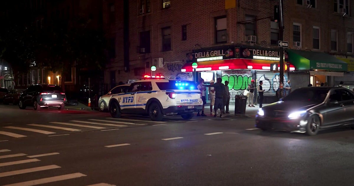 Teen hurt after being shot on Brooklyn subway platform during robbery, police sources say