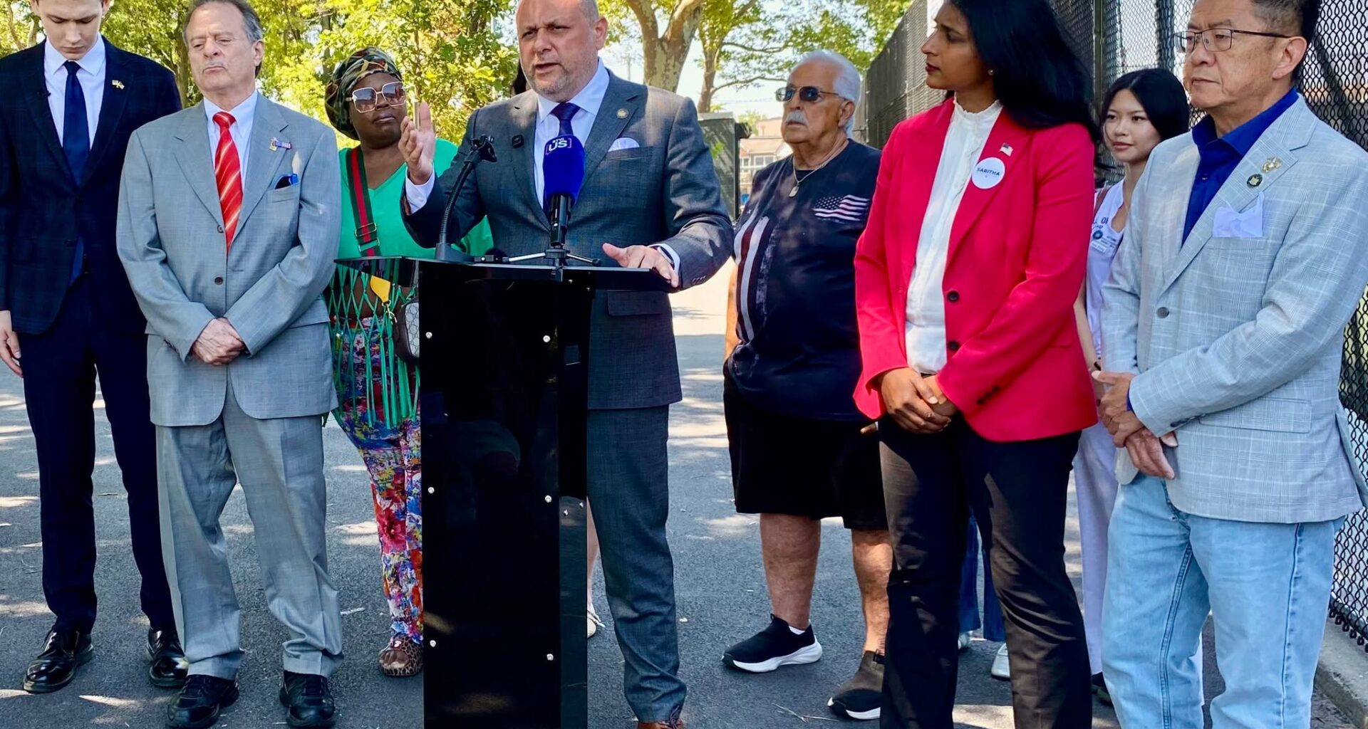 Assemblymember Michael Novakhov led a conference in Manhattan Beach Park following an assault that left one teenager injured. Photo: Brooklyn Conservative Party