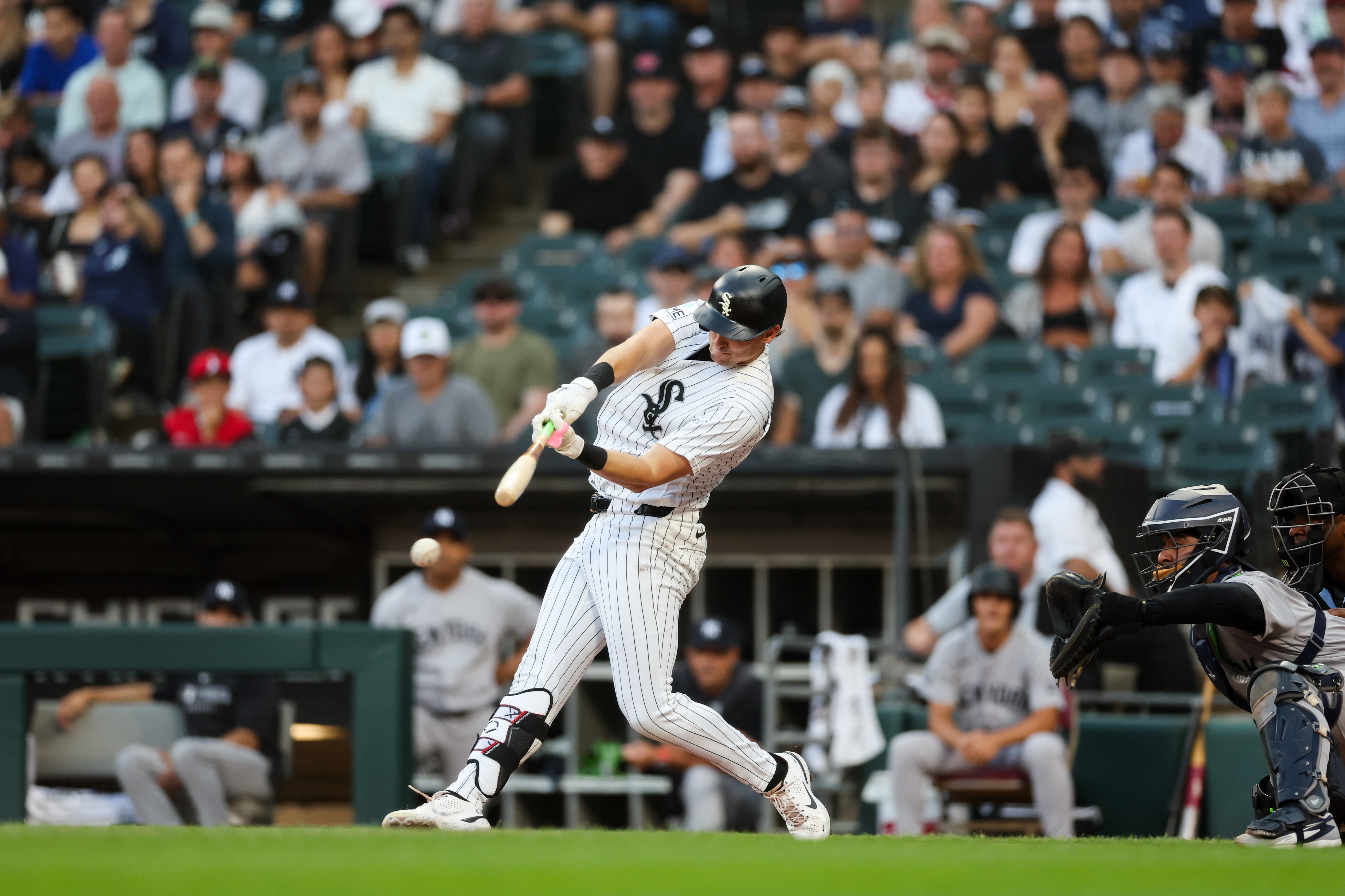 White Sox shortstop Colson Montgomery (12) hits a RBI single during the first inning against the Yankees at Rate Field July 27, 2026 in Chicago. (Armando L. Sanchez/Chicago Tribune)