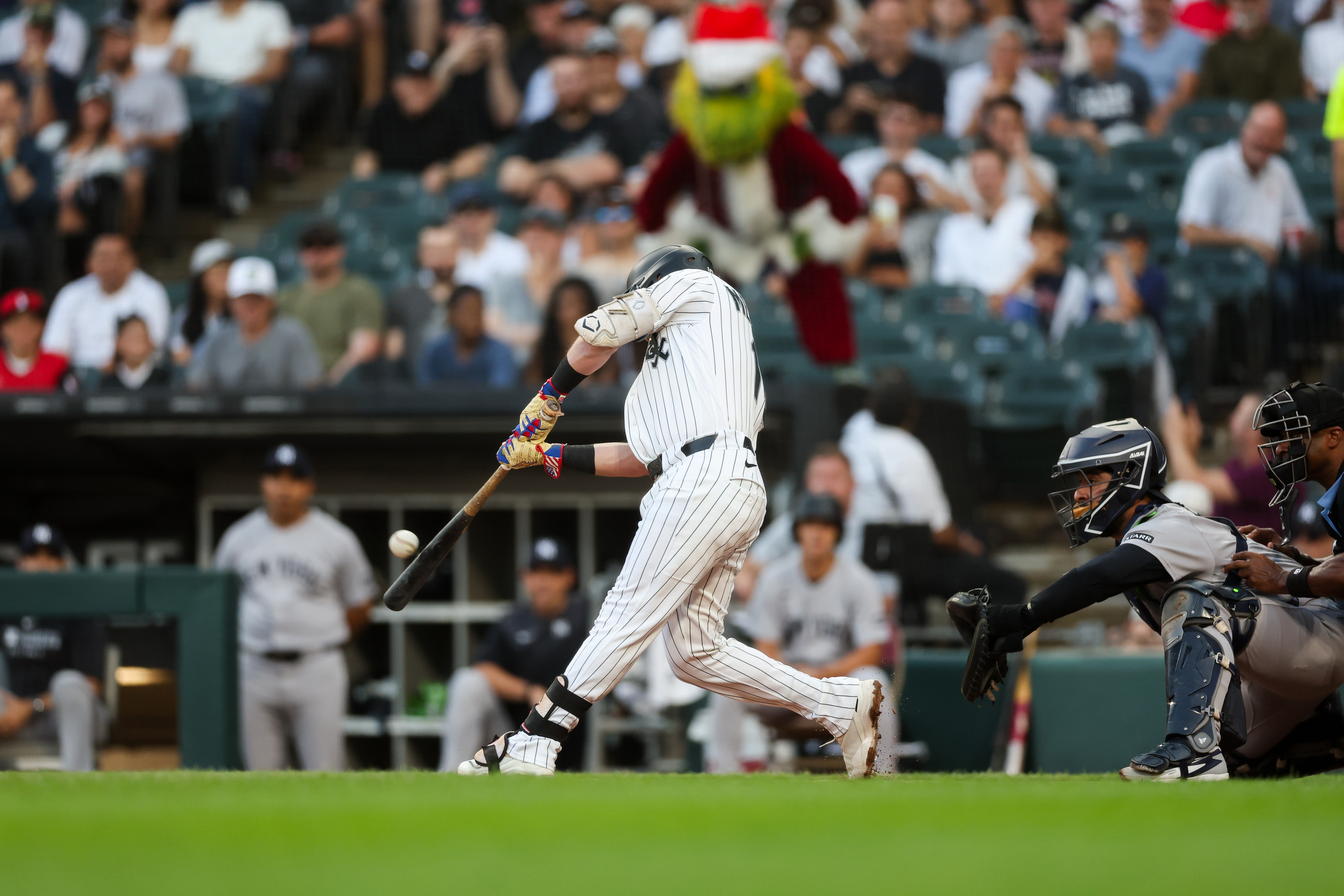 White Sox second baseman Chase Meidroth (10) hits a sacrifice-fly during the first inning against the Yankees at Rate Field July 27, 2026 in Chicago. (Armando L. Sanchez/Chicago Tribune)