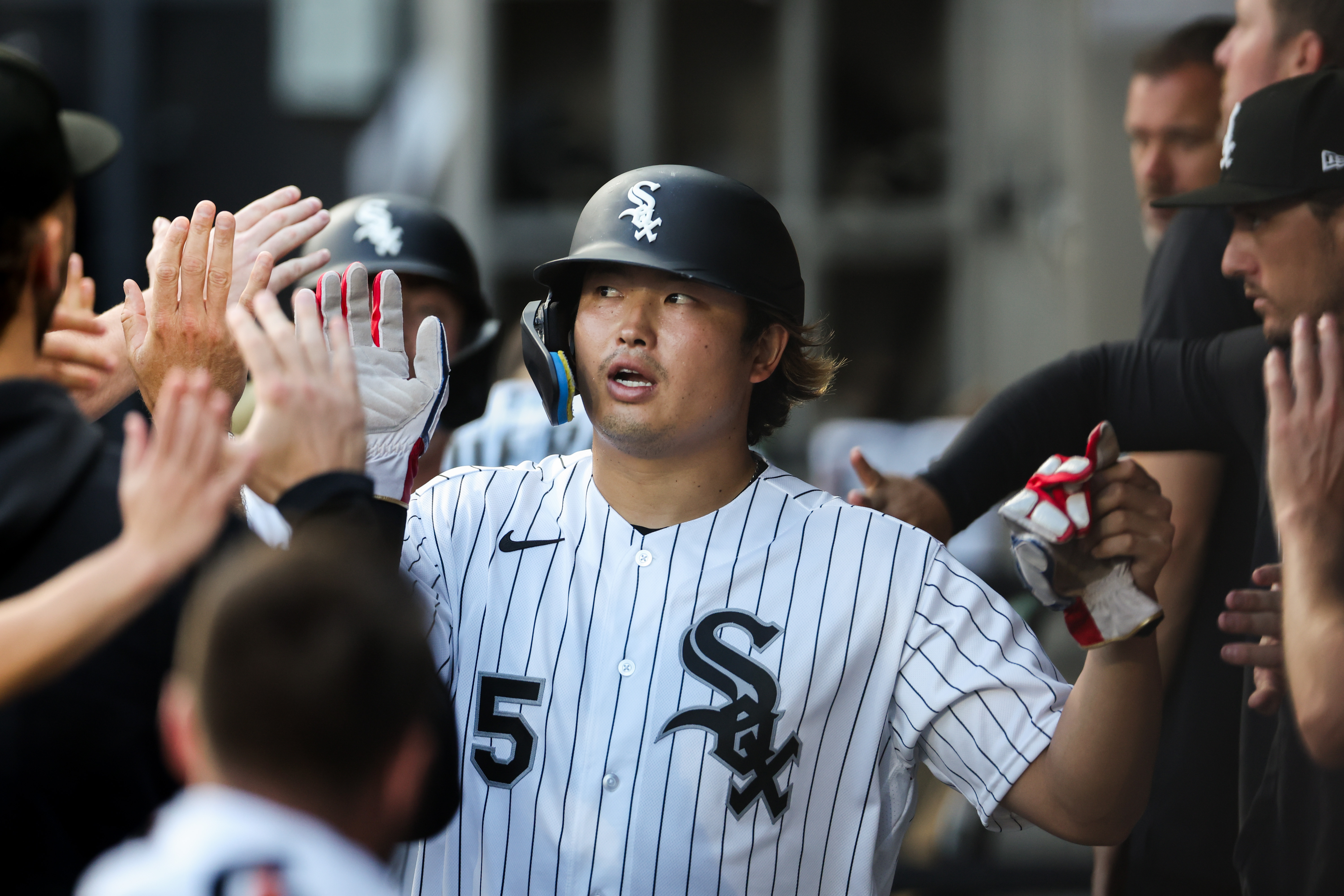 White Sox first baseman Munetaka Murakami (5) scores off a sacrifice-fly from White Sox second baseman Chase Meidroth (10) during the first inning against the Yankees at Rate Field July 27, 2026 in Chicago. (Armando L. Sanchez/Chicago Tribune)